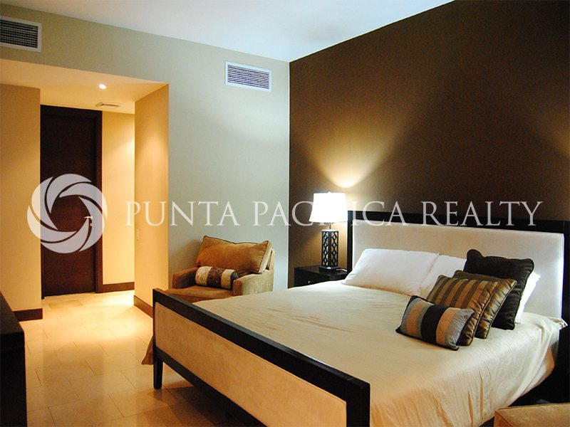 RENTED & FOR SALE: Investment Opportunity | 2-Bedroom with Den In The Ocean Club (Trump)