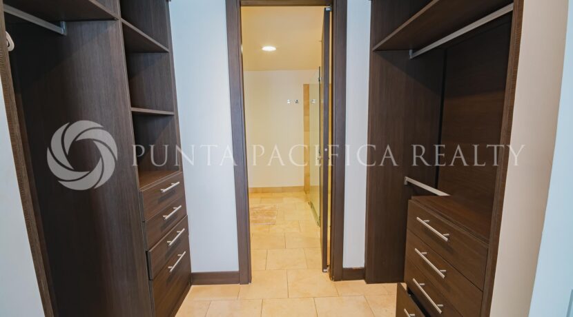 TOC0322-2903closet#6Toc