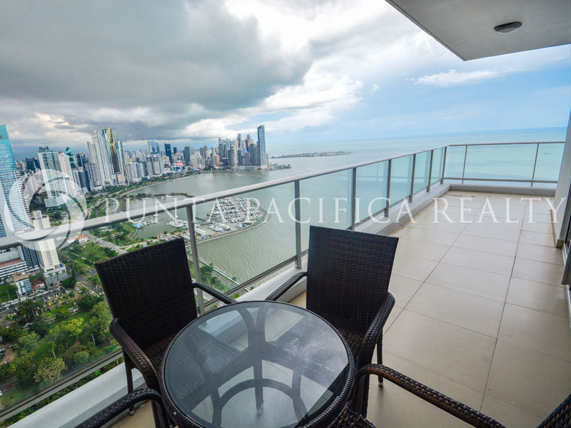 FOR RENT Panama Bay Views Minimalist Furniture Above 40th floor