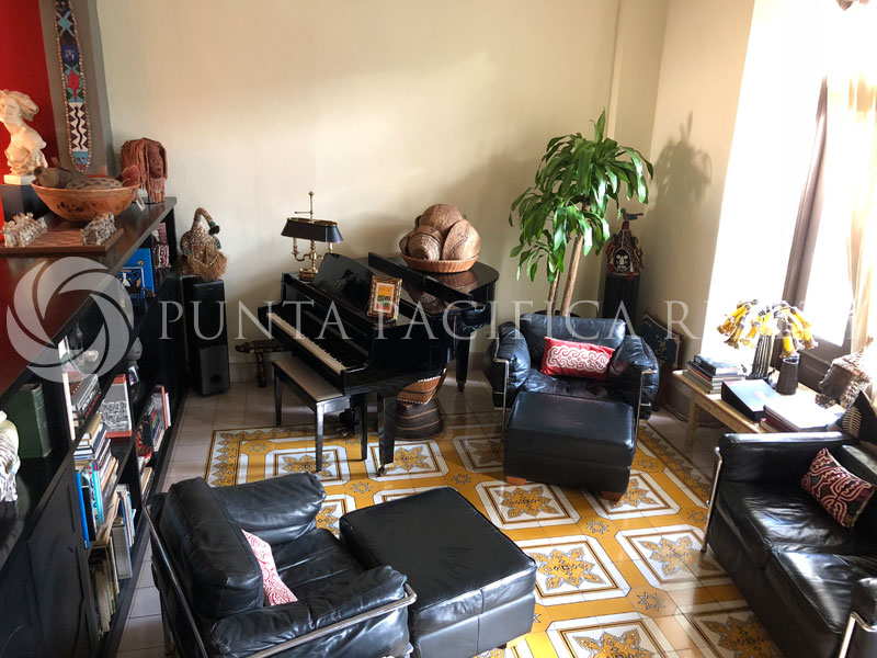 For RENT Colonial Style Beautiful Surroundings 3Bedroom House In