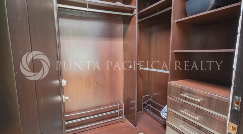 VEN1014-21A0closet#11Venetian14A