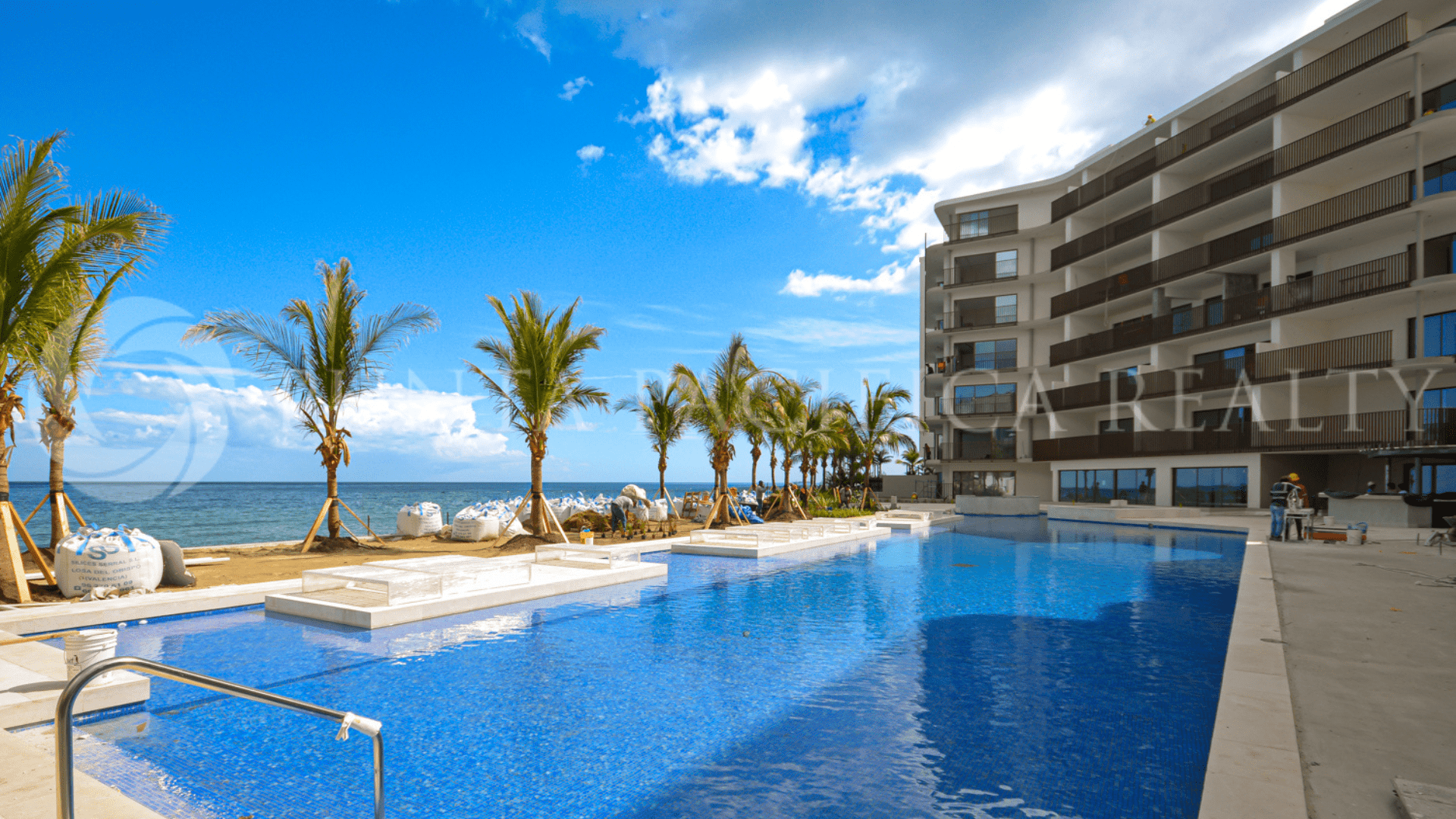 For Sale 2 Bedroom Apartament Deluxe Oceanfront Amenities