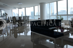 For Rent and For Sale | 4-Bedroom Exclusive Apartment | Luxurious | PH Landmark