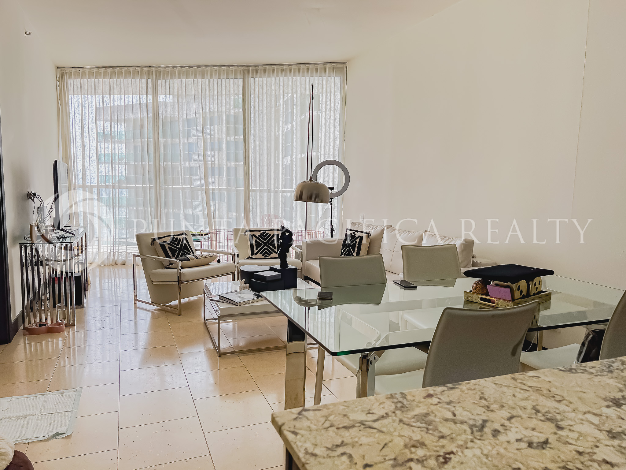 For Sale Views of the ocean located above the 40th floor 1bedroom