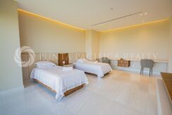 FEN2423-033Aroom#1LaMaison23A