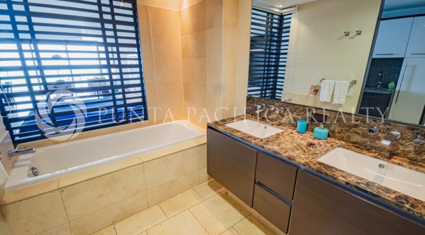 TOC2403-0330 bathroom#1TOC