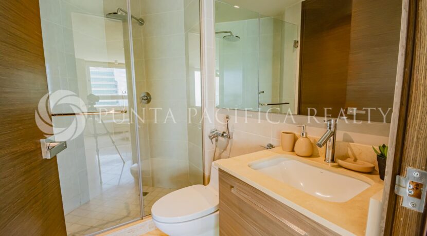 REG2432-04B0bathroom#9Regent32B