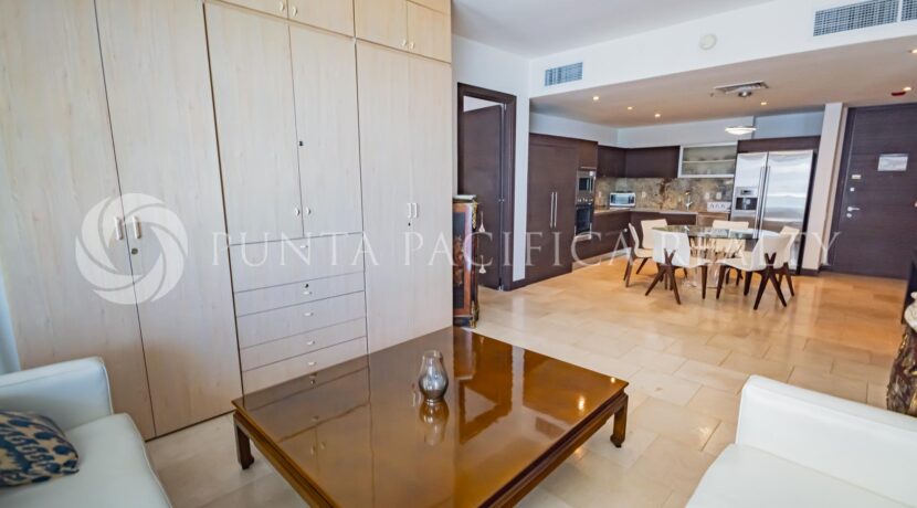 TOC2443-0405livingroom#10TOC