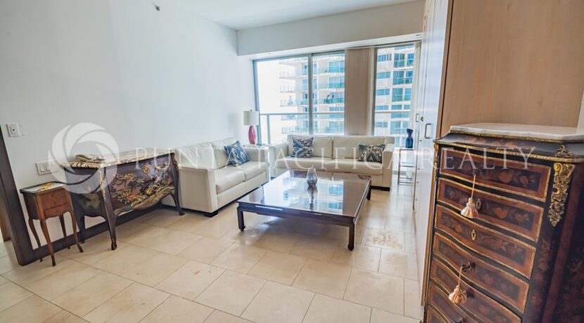 TOC2443-0405livingroom#12TOC