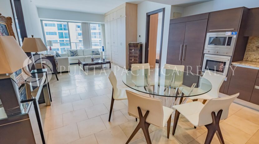 TOC2443-0405livingroom#1TOC