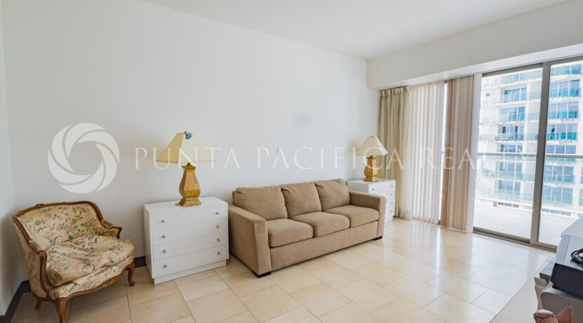 TOC2443-0405livingroom#9TOC