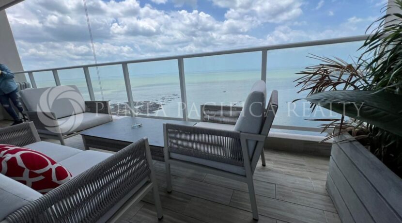 OCE2415-0502balcony#2Oceanaire