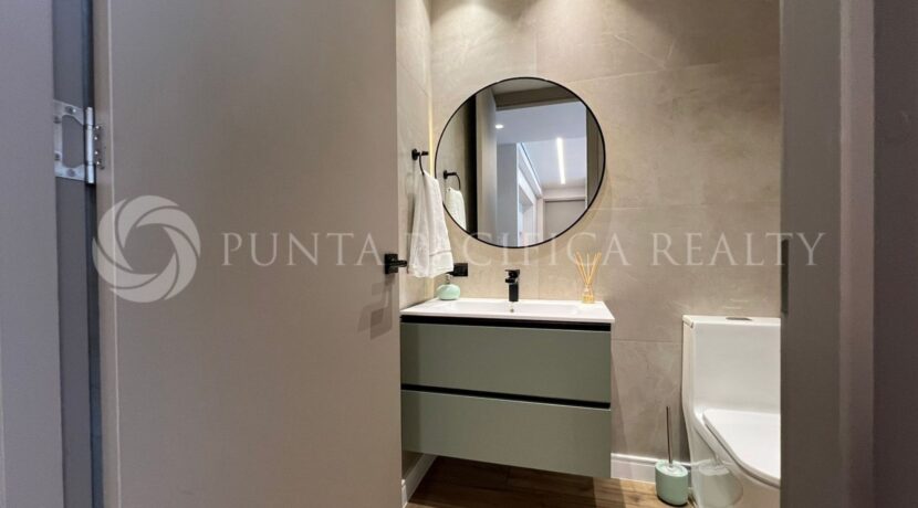 OCE2415-0502bathroom#14Oceanaire