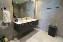 OCE2415-0502bathroom#5Oceanaire