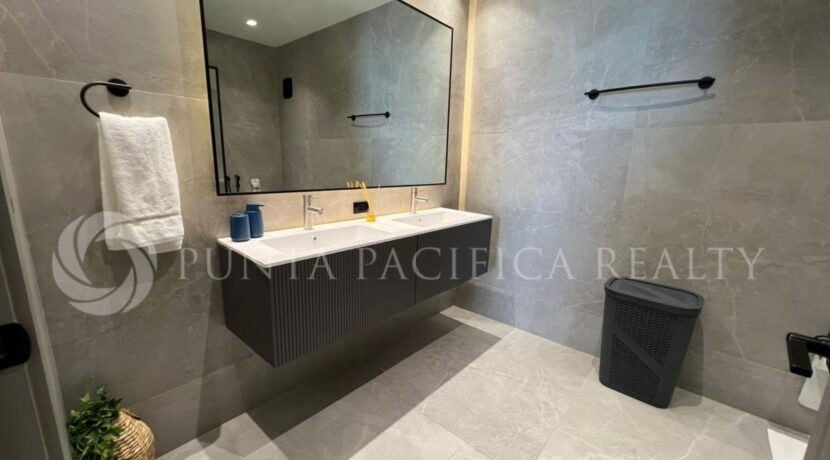 OCE2415-0502bathroom#5Oceanaire