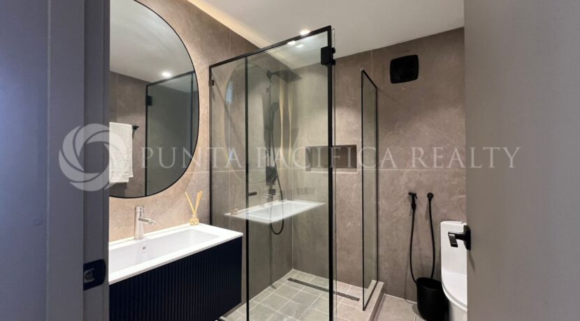 OCE2415-0502bathroom#9Oceanaire