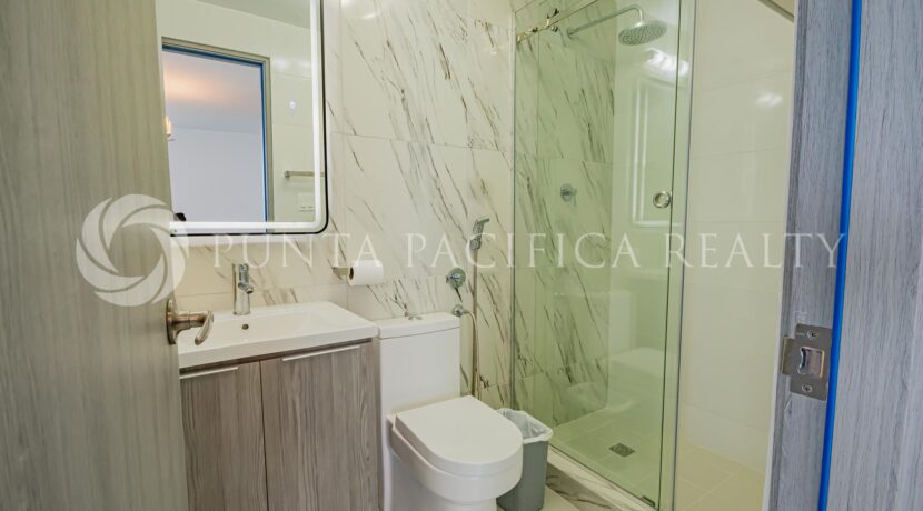 TDS2423-0401bathroom#1TheSands
