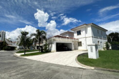 For Sale | Elegant 5-Bedrooms | Private House | Gated Community in Fairway Estates For Sale | Elegant 5-Bedrooms | Private House | Gated Community in Fairway Estates