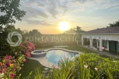 For Sale | Luxurious Beach House with Guest Loft in Hacienda Pacífica For Sale | Luxurious Beach House with Guest Loft in Hacienda Pacífica
