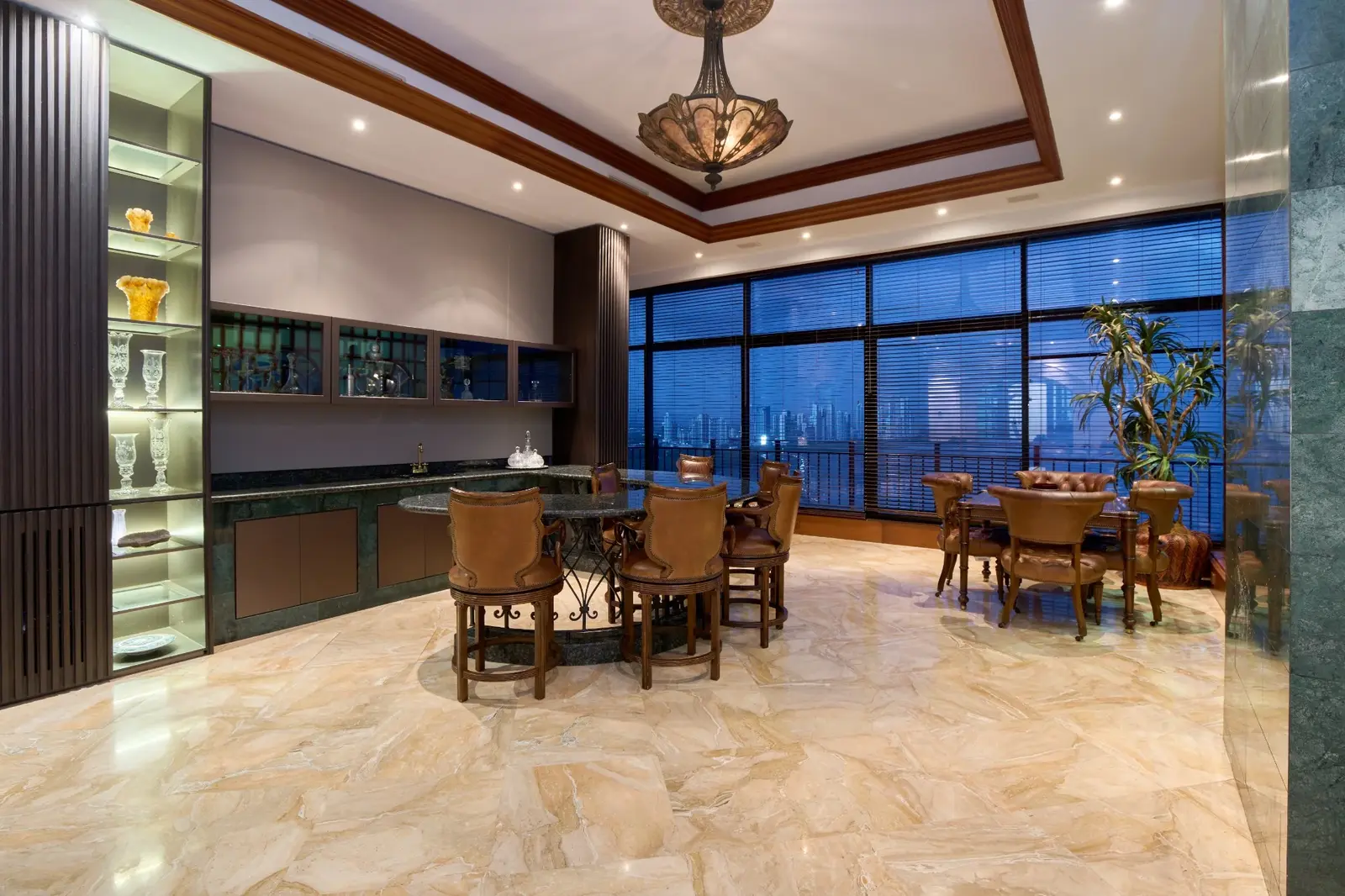 Panamar penthouse bar and dining room overlooking Panama City
