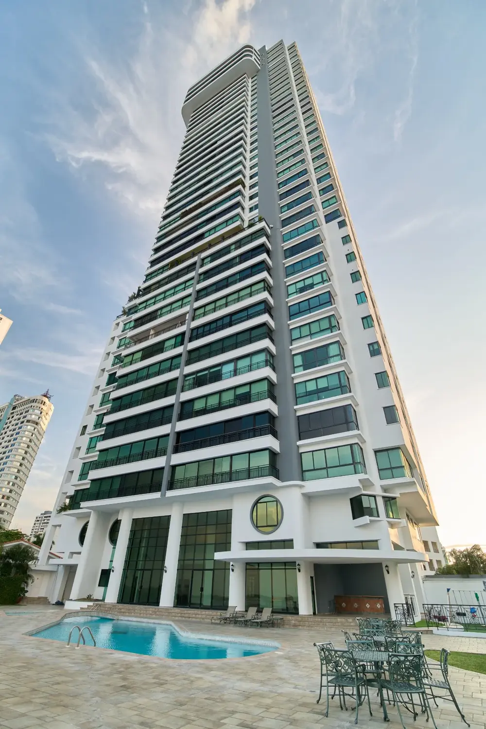 PH Panamar tower and pool